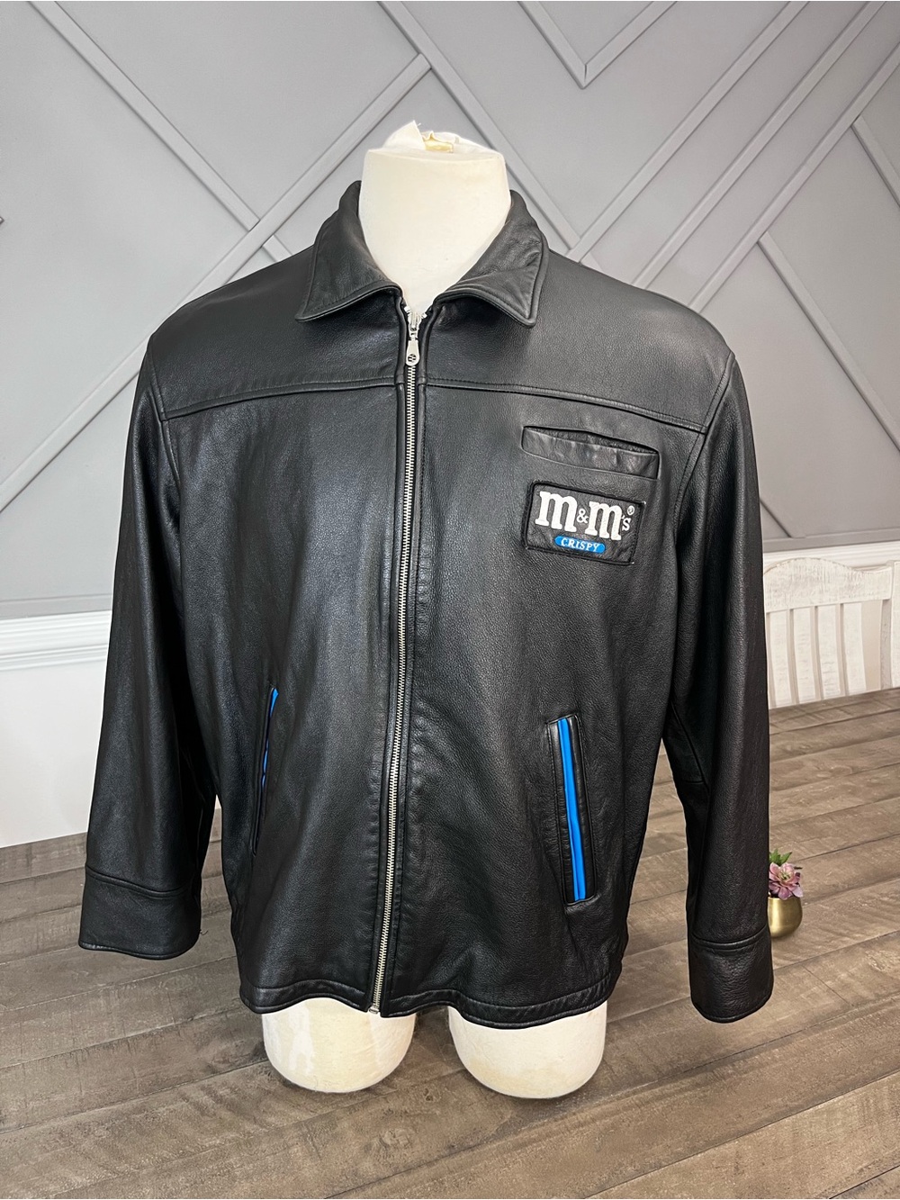 Planet Mars vintage 1999 M&M's
"Crispy" leather jacket Sz XL